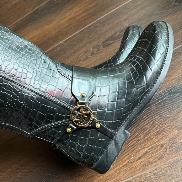 LIKE NEW Michael Kors Black Croc-Embossed Rain Boots - Picture 5 of 8